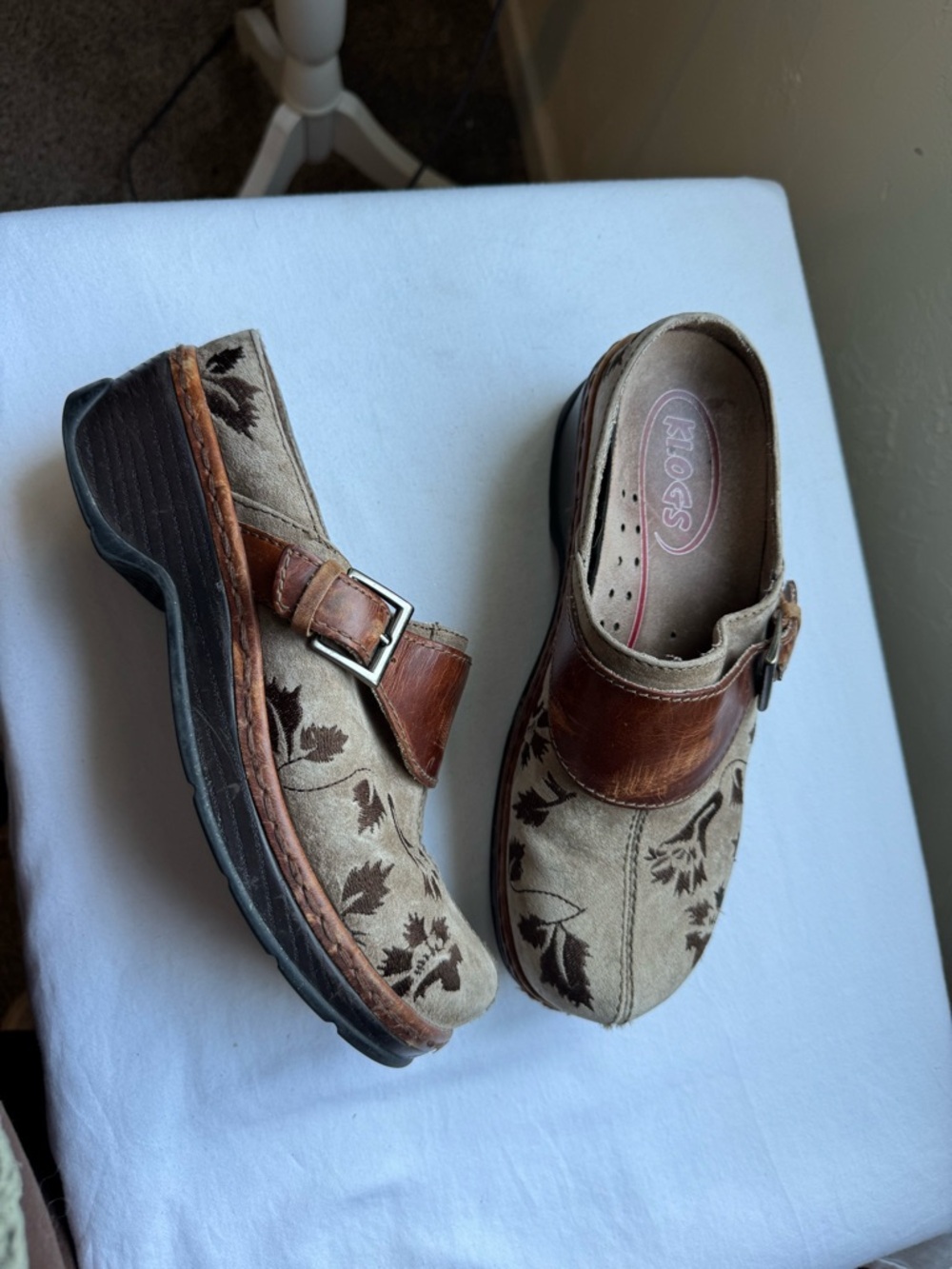 Klogs Beige, Brown Leather Floral-Print Clogs with Adjustable Strap Size 8